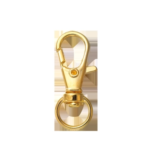 Detail eines 36 mm goldenen Karabinerverschlusses mit Drehring für DIY-Schmuck