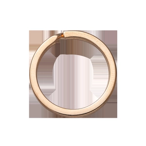 Detailaufnahme der Schlüsselringe in Roségold und Metall-DIY-Zubehör für Schmuckarbeiten