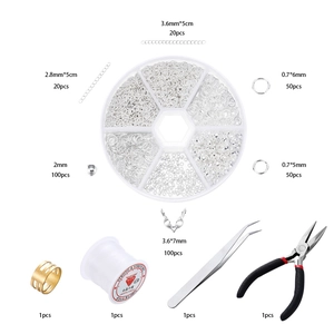 Vista detallada de kit para hacer joyas de oro de 18K con herramientas y accesorios