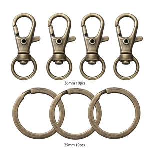 Detailliertes Set aus 36mm Bronze-Karabinerverschlüssen und 25mm Schlüsselringen für DIY