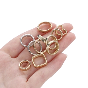 DIY sieraden maken CCB vergulde kralen frames in hart en ovale vormen in hand