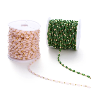 Rollos de cadena de cuentas de colores DIY con piedras rosa y verde y bolas de metal dorado