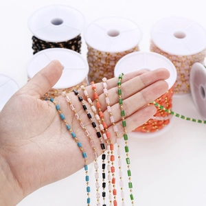 Cuentas rectangulares de colores en cadenas de cobre doradas para joyas DIY y cordones