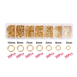 Schmuckset mit goldenen Biegeringen in einer 7-Fächer-Box mit verschiedenen Größen