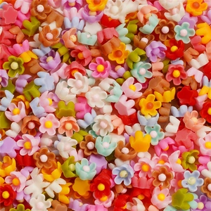 Vista detallada de flores de rosa de resina de 6 mm multicolores para manicura y artesanía