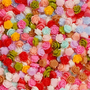 Primer plano de flores de resina de 6mm para decoración de uñas y bisutería