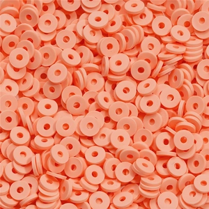 Vue macro de perles heishi 6mm rose pêche pour la création de bijoux et bracelets