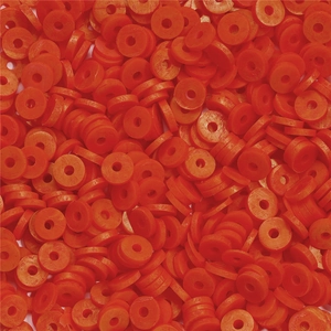 Gros plan de perles rondelles plates de 6mm en argile rouge pour bijoux DIY