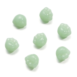 Dettaglio di perline in vetro a forma di zampa di gatto verde chiaro per gioielli DIY