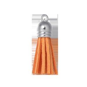 Détail d'un pendentif gland en similicuir orange avec anneau en métal argenté pour porte-clés DIY