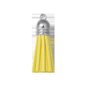 Détail d'un pompon en suédine jaune avec un capuchon en métal argenté poli et crochet