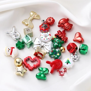 Bunte Acryl-Weihnachtsperlen mit Schneemann, Baum und Schleife für DIY-Schmuck-Basteln