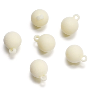 Détail de perles de velours crème avec boucles pour la fabrication de bijoux DIY