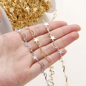 Chaîne plaquée or 18 carats avec breloques étoile et lune en or argent et or rose