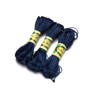 Drie bundels donkerblauw nylon koord voor DIY-sieraden en Chinese knopen