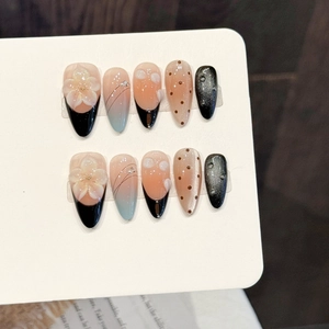 Faux ongles dégradés rose et noir avec fleurs 3D et effet œil de chat brillant