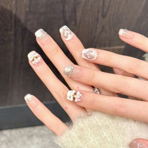 Press-on nails featuring cat-eye heart patterns and 3D lion charms with pearls