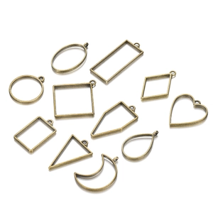 Set di ciondoli a cornice in lega di bronzo vintage in varie forme per gioielli fai da te