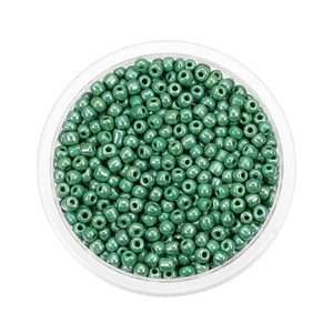 Perline di vetro verde brillante 3-4mm per gioielli fai da te in un contenitore rotondo