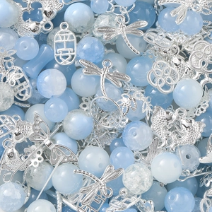 Hellblaue Glasperlen und silberne Legierungsanhänger Set für DIY-Schmuckherstellung