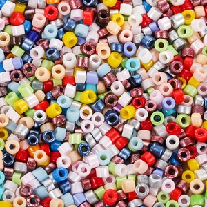 Bunte Mischung aus 2mm Glasperlen für DIY-Schmuck und kreative Perlenstickerei-Projekte