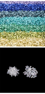 Dettaglio macro di sabbia di vetro iridescente per artigianato DIY e micro paesaggi