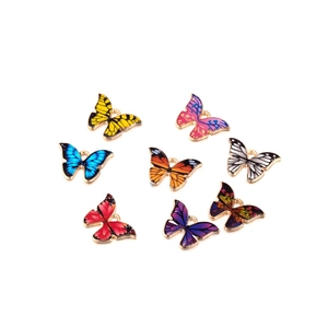 8er-Set bunte Schmetterling-Anhänger aus Legierung für DIY-Schmuck auf weißem Grund