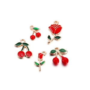 Charmante rote Kirsch- und Rosen-Anhänger aus Emaille für DIY Schmuck und Ketten