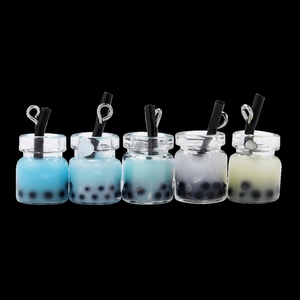 Cinque ciondoli mini bubble tea assortiti per gioielli fai-da-te e portachiavi