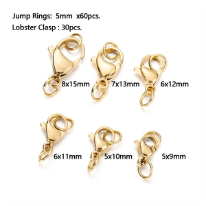 Detail of golden lobster clasps and jump rings set with size specifications in mm