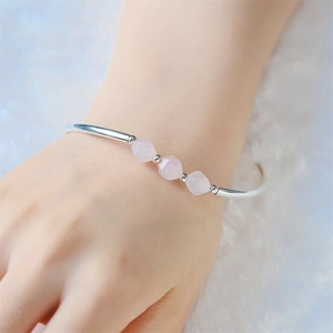 Bracciale rigido argento minimalista con perline esagonali in cristallo rosa