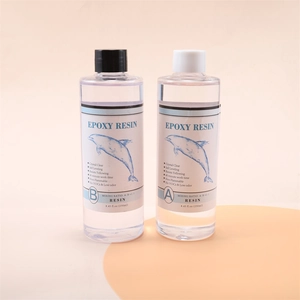 Gedetailleerde weergave van 1:1 epoxyharsset met 250ml flessen en kristalheldere eigenschappen