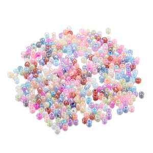Mezcla de cuentas de vidrio macaron de 3mm para joyería DIY sobre fondo blanco liso