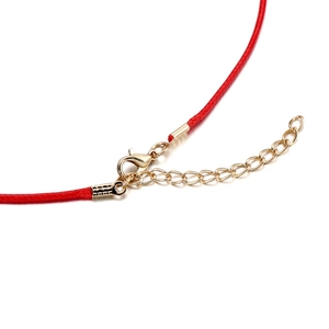 Collar de cordón trenzado rojo con cierre de langosta dorado y cadena de extensión