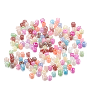 Vue détaillée de perles de rocaille en verre macaron 4mm pour la création de bijoux