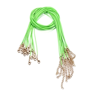Detalle de collares de cordón de cera verde claro de 45cm con cierres de langosta dorados