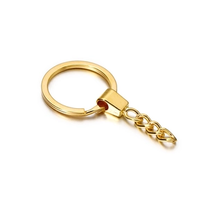 Gepolijste gouden metalen sleutelhanger met ronde ring, vierkante sluiting en korte ketting