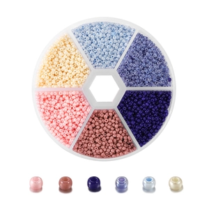 Draufsicht auf 2mm Glasperlen Set in 6-Fach Aufbewahrungsbox für DIY Schmuckherstellung