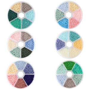 Detailansicht der 6-Fach-Perlen-Organizer-Sets mit gemischten 2mm Glasperlen für DIY-Schmuck