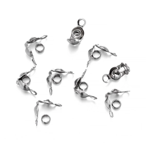 Détail des perles à écraser en acier inoxydable mat pour la création de bijoux DIY
