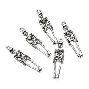 Set di 5 ciondoli a scheletro vintage in lega per collane fai-da-te finitura argento