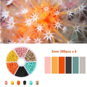 Vue macro de perles en verre DIY 3mm en 6 couleurs avec boîte de 300pcs par section