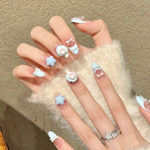 Faux ongles dégradés rose et bleu avec étoiles 3D et accents de donuts doux