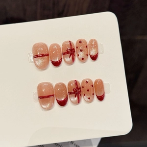 Coffret d'ongles faits main œil-de-chat avec nœuds rouges et base rose scintillante