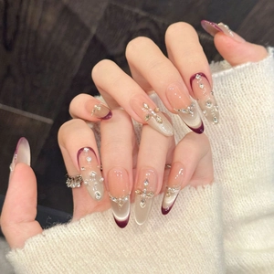 Unghie Finte Fatte a Mano Sfumate Rosa Occhio di Gatto Ovale Lungo Con Decorazioni di Strass Künstliche Perle Croce Per Donna Nail Art