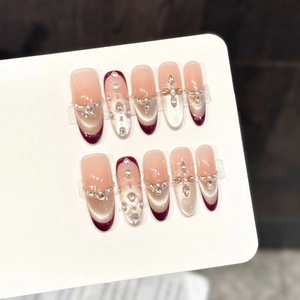 Unghie finte fatte a mano cat eye rosa con strass di lusso e perle raffinate