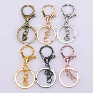 Porte-clés à fermoir mousqueton en métal finitions or, argent, bronze et gris foncé