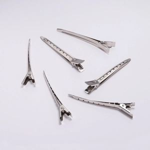 Set di sei pinze per capelli a becco d'anatra in metallo argentato per acconciature