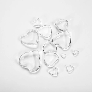 Cabochon a cuore in vetro trasparente di varie dimensioni per gioielli fai-da-te