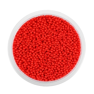 Macro di perline di vetro rosso da 2mm in un contenitore rotondo per gioielli fai-da-te